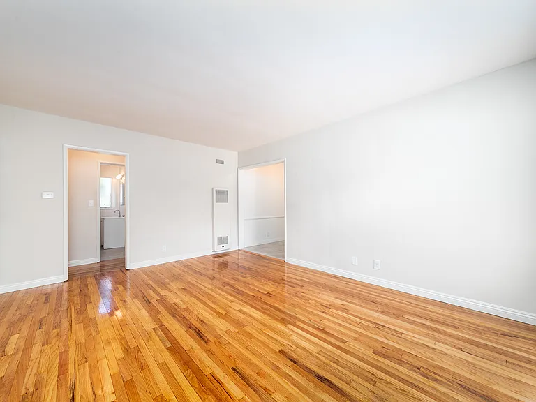 12205 Burbank Blvd #3 — Photo 3
