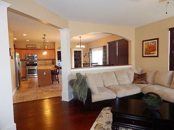 4th image of 4402 Stafordshire Ln