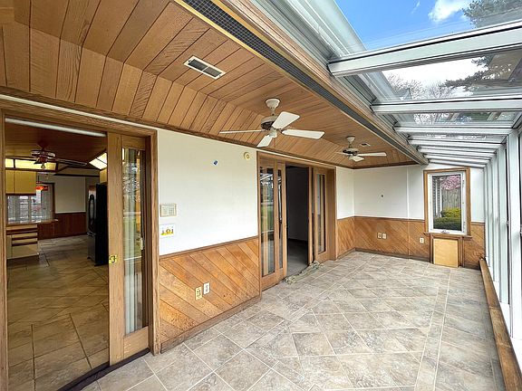 4th image of 2940 E Hanna Ave