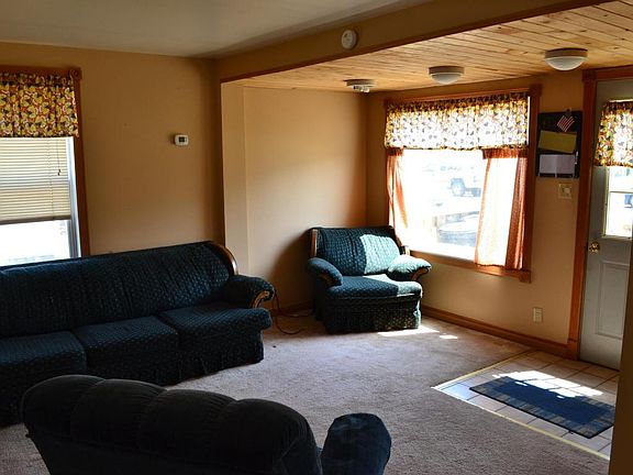 3rd image of 422 Dillon St