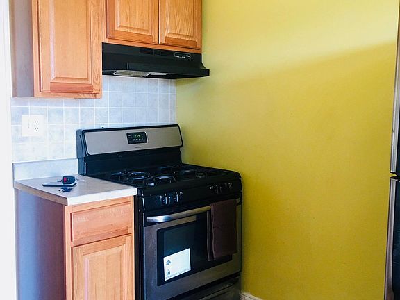 2nd image of 10922 S Vernon Ave #3