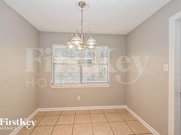 4th image of 1022 Romaine Ln