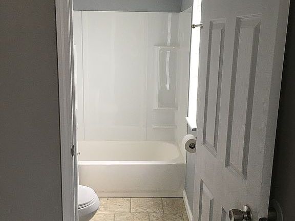 4th image of 9423 Chester Ave