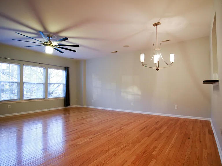 264 W Bland St — Photo 23