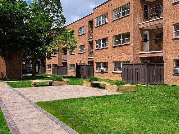 3rd image of 55 Wellington St W #320