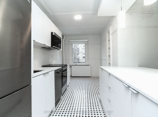 100 Vaughan Rd #18, Toronto, ON M6C 2M1