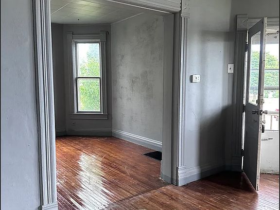 3rd image of 737 N Ottawa Ave