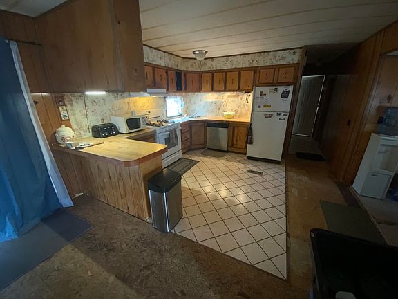 4th image of 8401 Clinton Rd