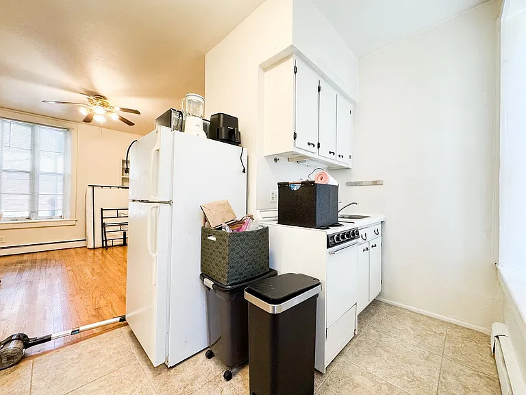 152 E Johnson St — Photo 10