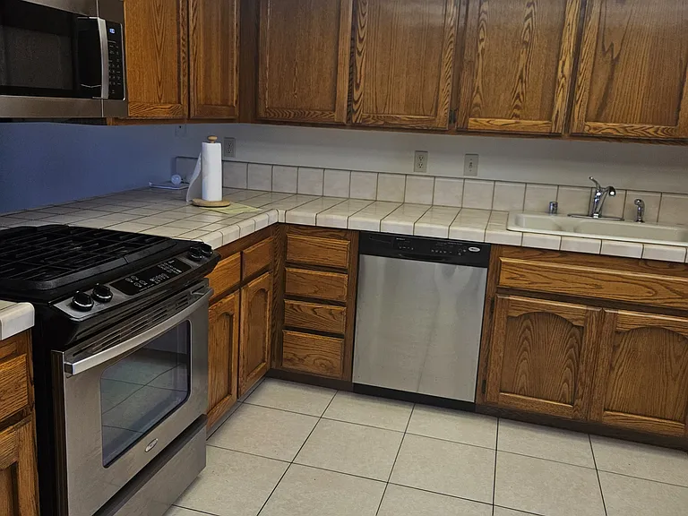 411 Tiffany Dr — Photo 2