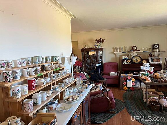 2nd image of 811 W Fair Ave