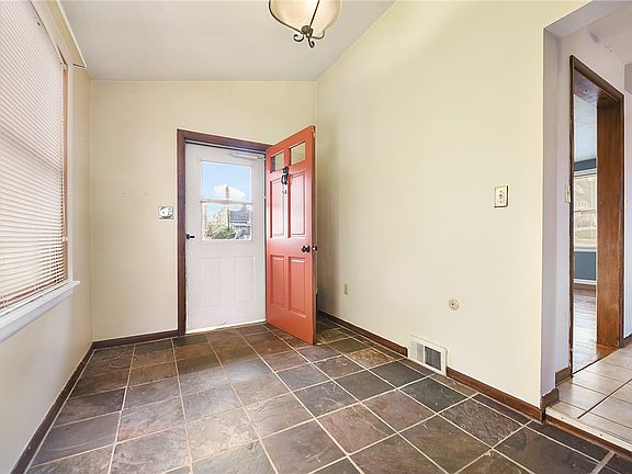 3rd image of 445 N Maple Ave