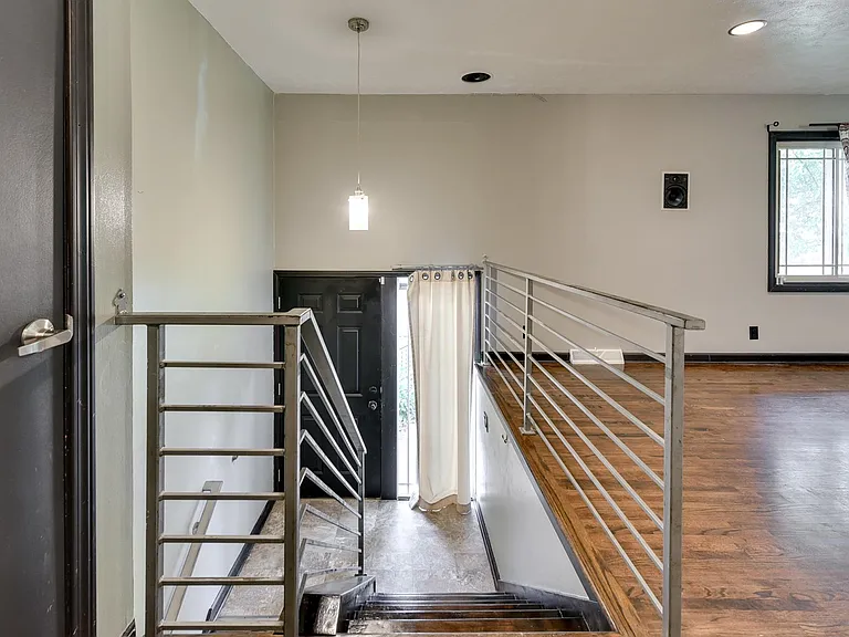 9630 Taylor St — Photo 5