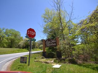 107 Long John Dr, Hendersonville, NC 28791