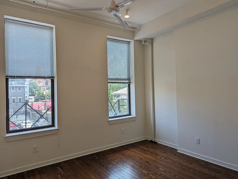1208 Main St — Photo 16