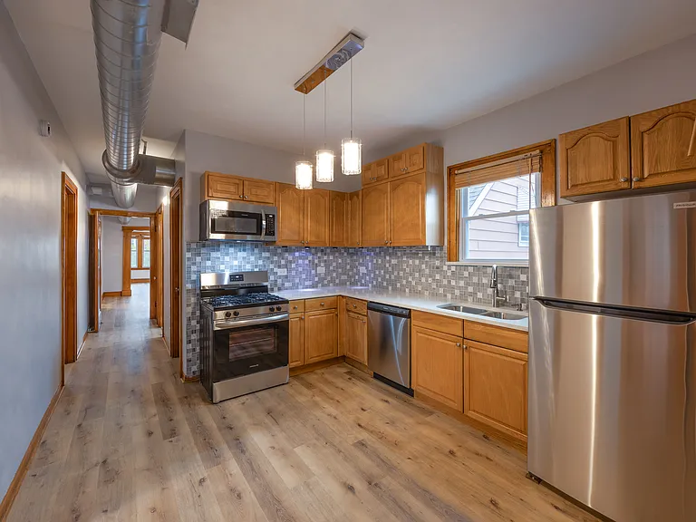 2319 W 22nd Pl — Photo 7