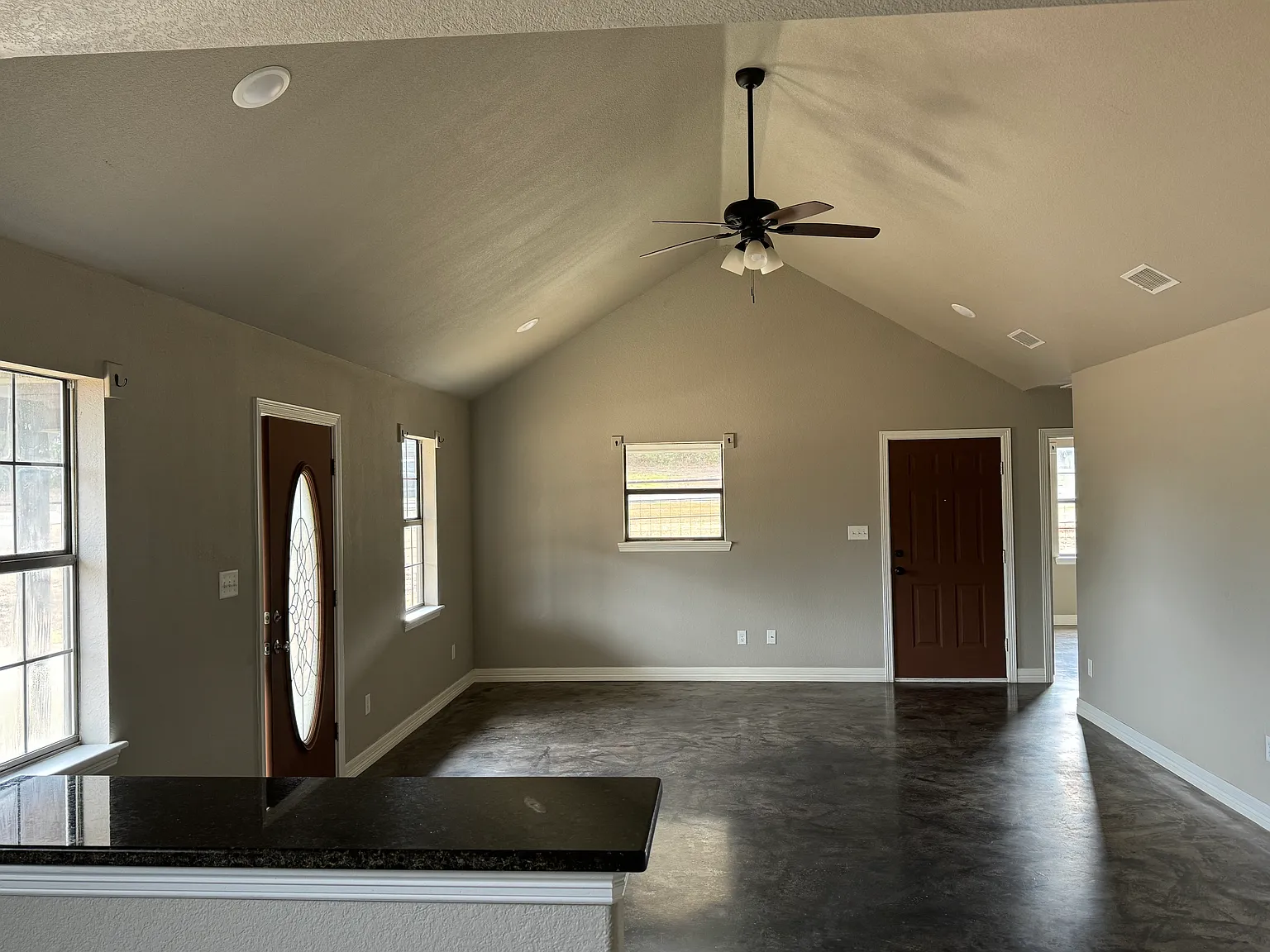 3 bed, 1100 sqft, $1,500 — Photo 2
