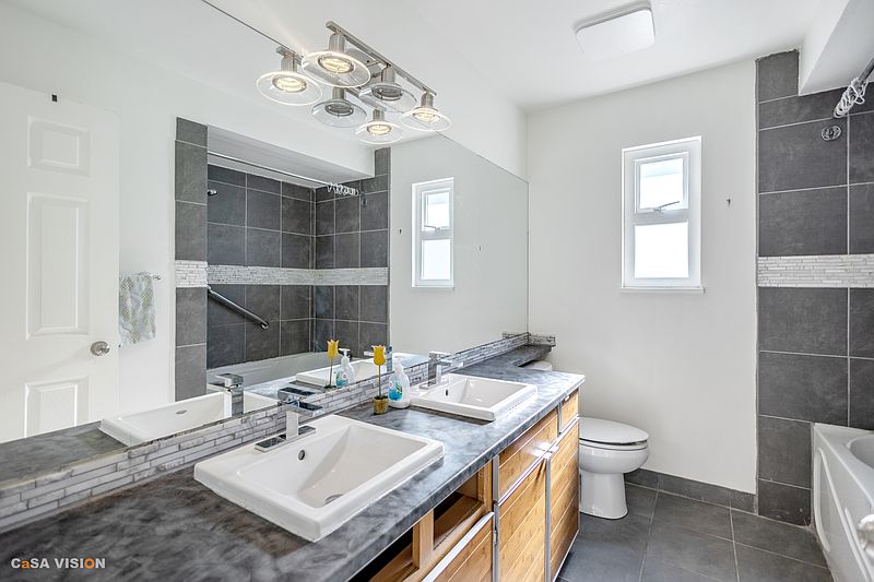 Vancouver House for rent - 3 Bedrooms — photo 3