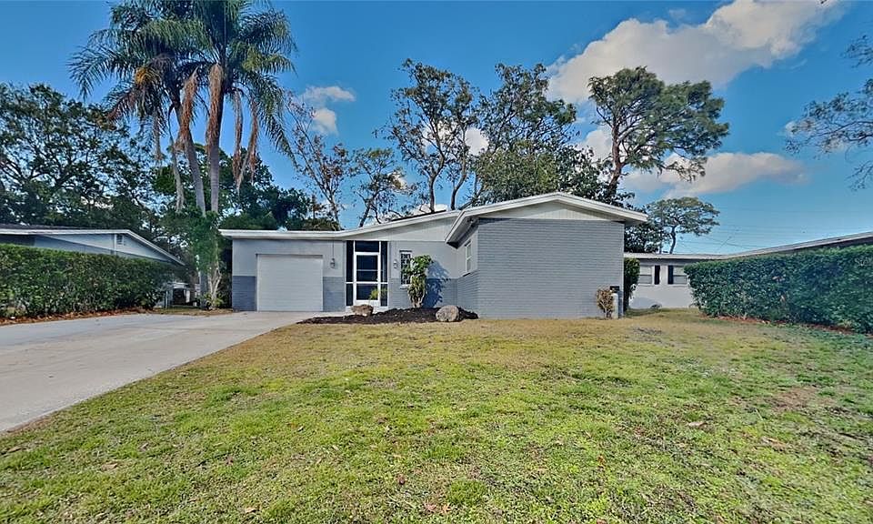 1st image of 121 Floral Dr
