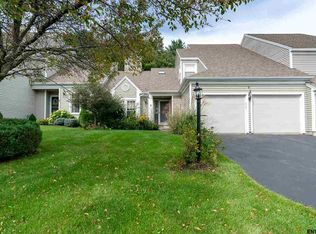 3 Ridgefield Dr, Voorheesville, NY 12186