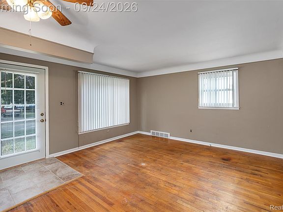 4th image of 40 Dorothea St