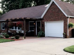 715 N Jackson St, Clinton, IL 61727