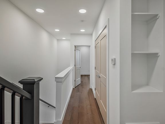 3rd image of 128 Ventura Way #128