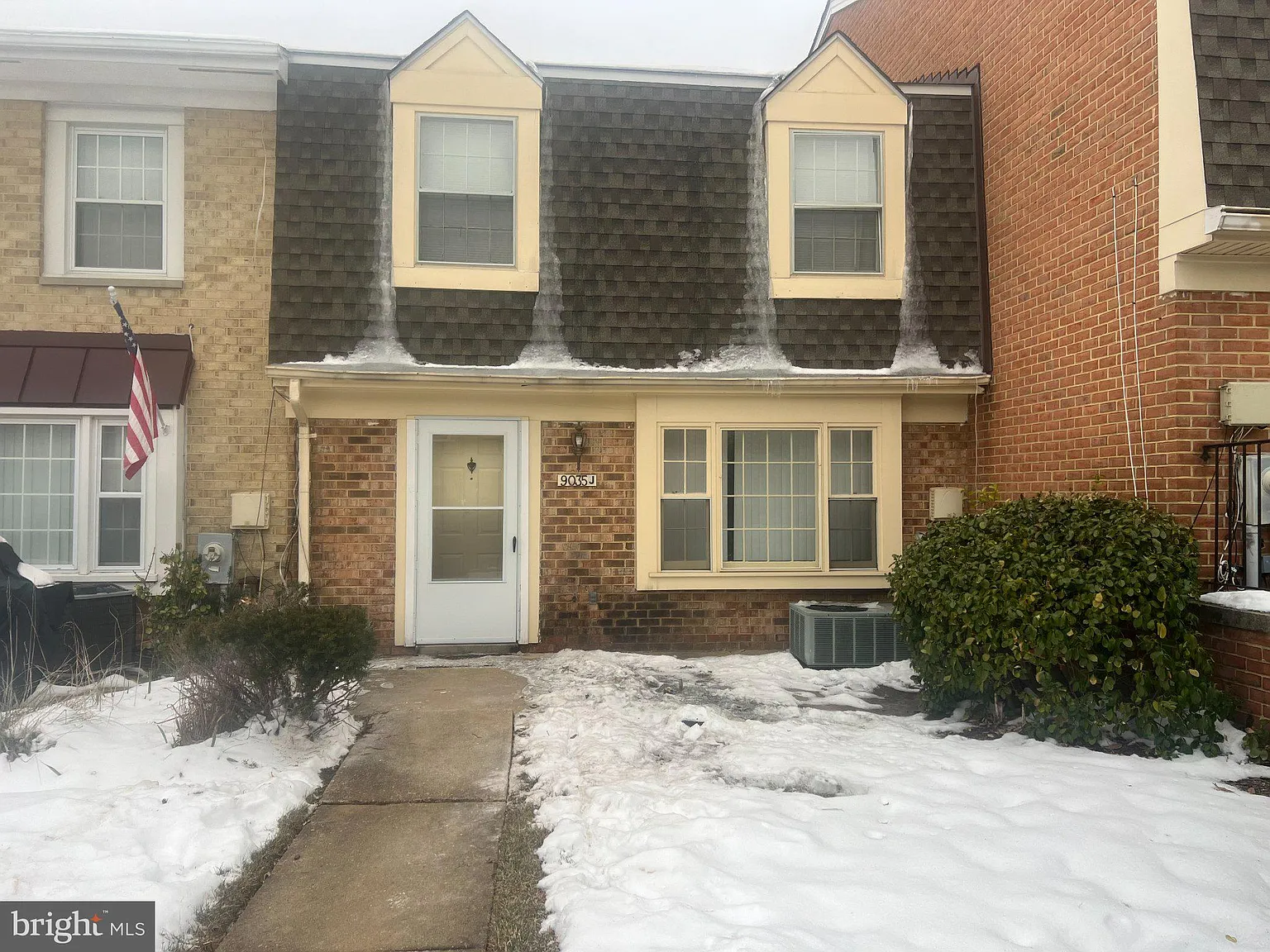 2 bed, 1.5 bath, 1008 sqft, $2,200 — Photo 2