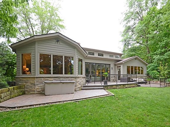 3rd image of 3258 Fairhill Dr