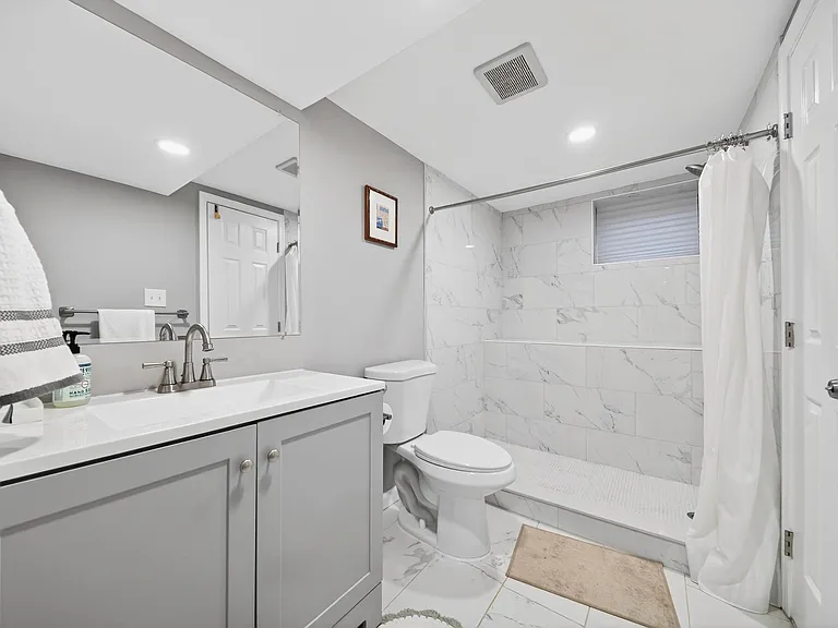 303 E Melrose Ave — Photo 4
