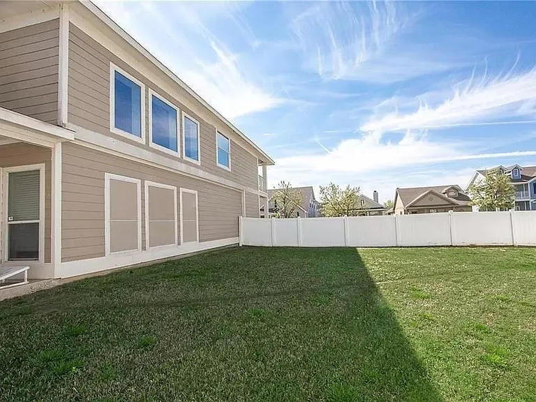 10215 Waterbury Dr — Photo 42