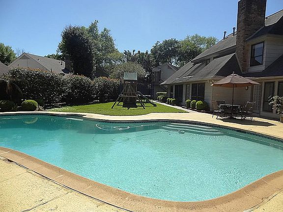 2nd image of 1810 Cedar Creek Ct