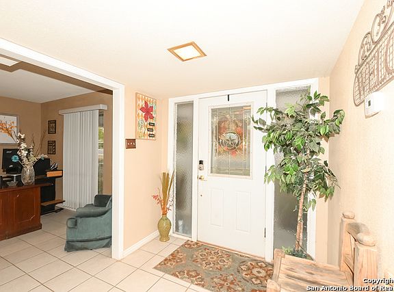 5th image of 2910 Gainesborough Dr