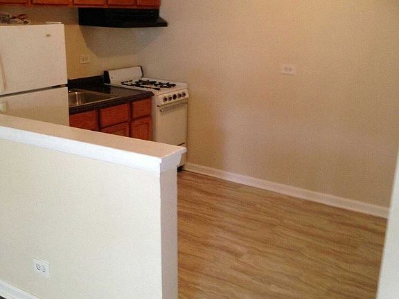 3rd image of 12500 S Lincoln St APT 09