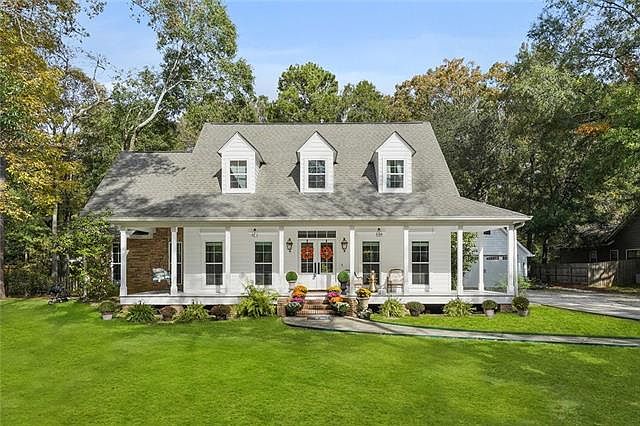 2nd image of 111 Century Oak Ln