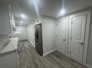 3 Manhattan Pl, Huntington, NY 11743