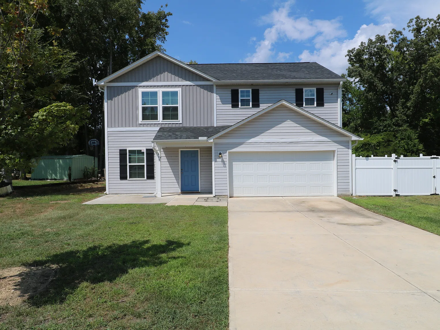 4 bed, $2,050 — Photo 2
