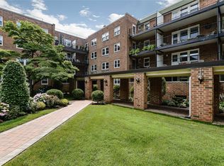32 Pearsall Ave APT 1J, Glen Cove, NY 11542