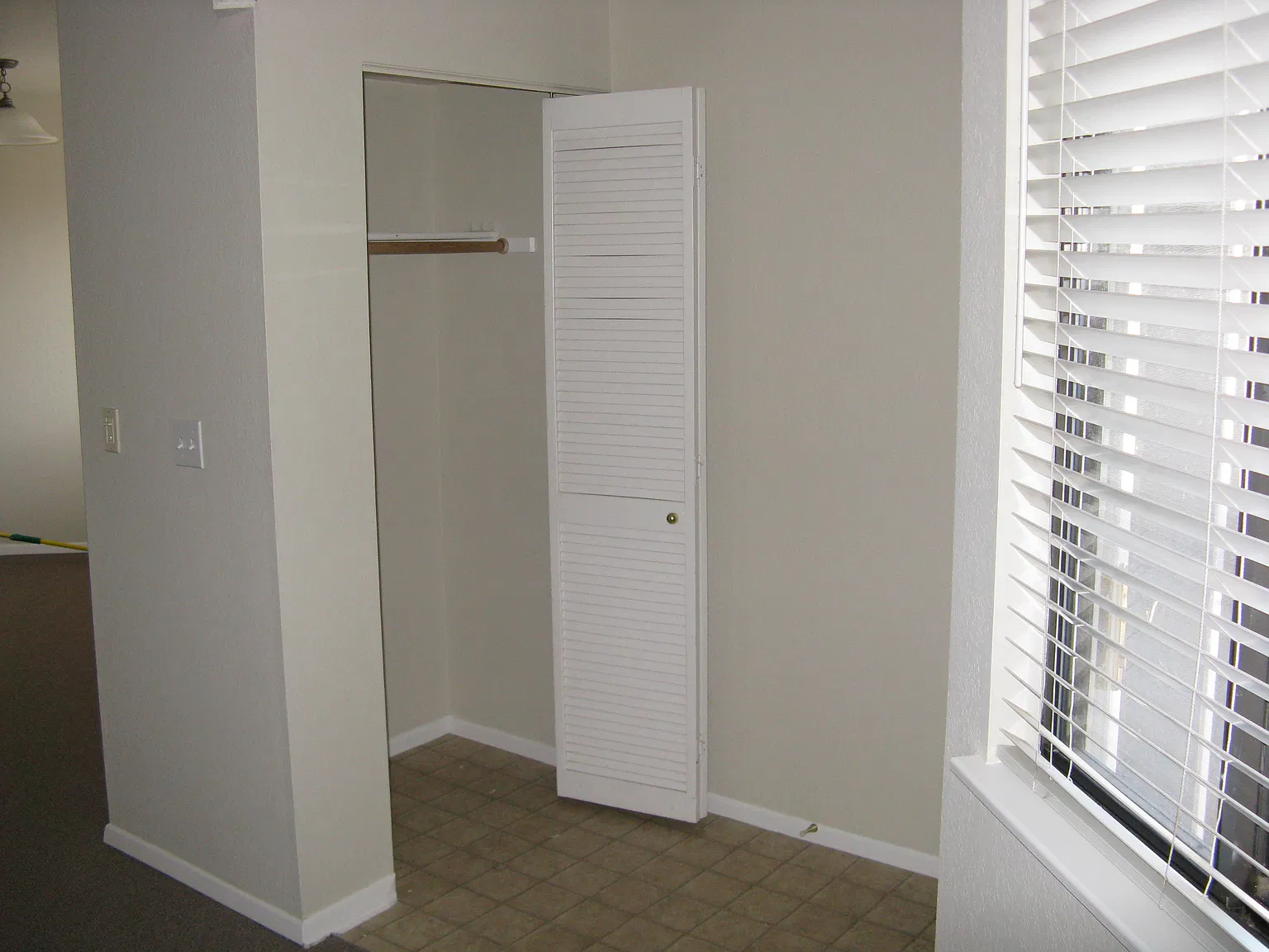 2 bed, 2.0 bath, 859 sqft, $2,000 — Photo 2