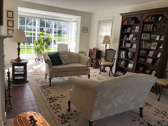 3rd image of 906 Harvey Ave