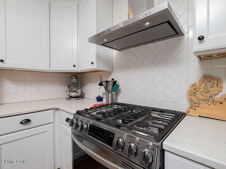 211 S Sherrin Ave — Photo 12