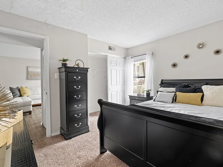Hickory - 2 Bed / 2 Bath - 855 Sq.Ft.