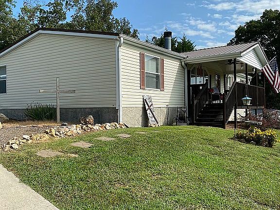 5th image of 212 Burl Oaks Dr NE