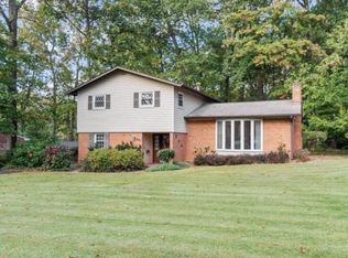 6810 Fern Ln, Annandale, VA 22003