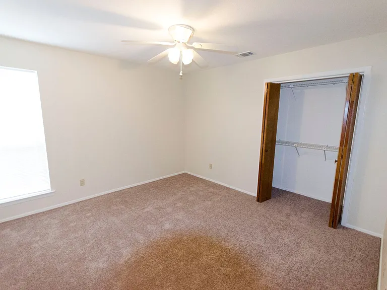 915 Todd Ln — Photo 10