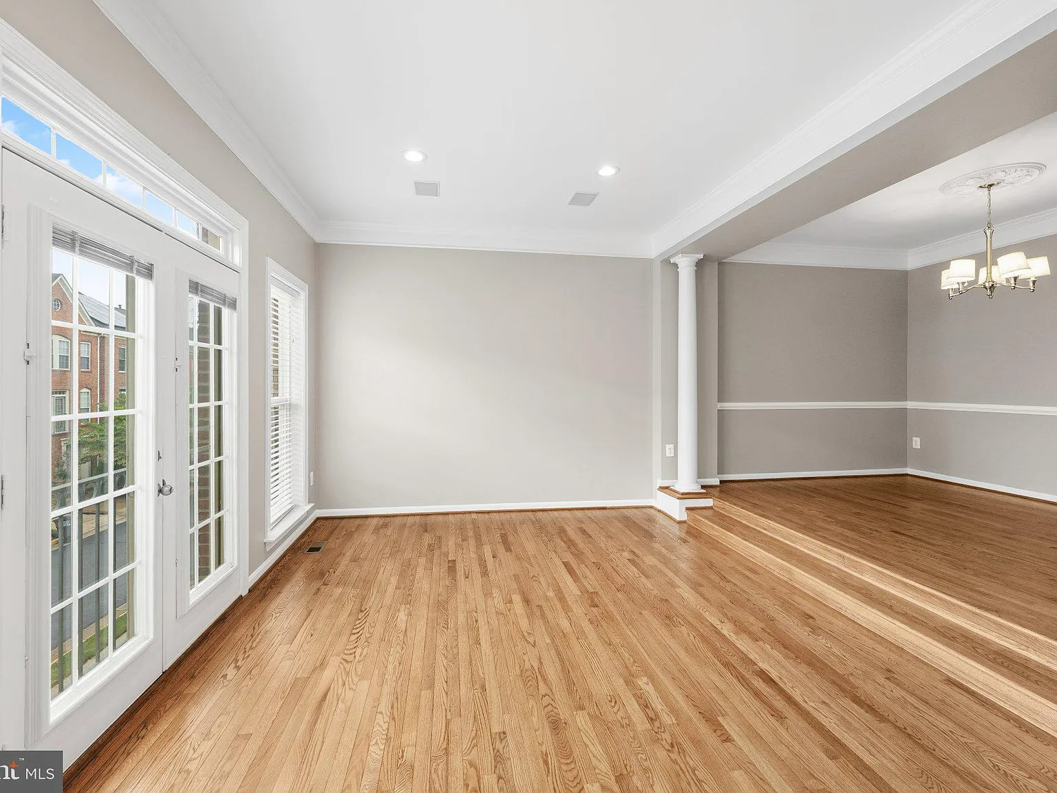 3 bed, 3.5 bath, 2333 sqft, $4,250 — Photo 4
