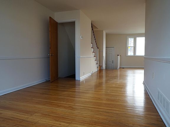 4th image of 895 Oxford Ave