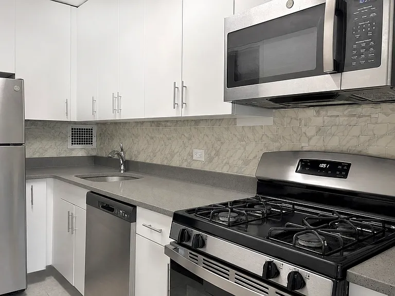 230 E 79th St #5F — Photo 3