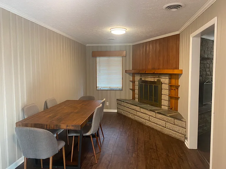 1505 S James Rd — Photo 4