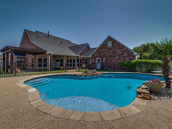 3rd image of 665 Brookcrest Ct